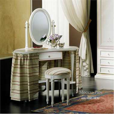 Наденьте на себя тонкую одежду или нижнее белье