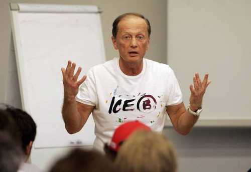 Все детали сеансов нам неизвестны, но мы видели, что, когда доктор заходил в палату к