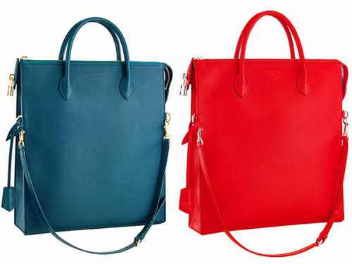 Занятно, что сама бахрома, может быть абсолютно разной и как сочетаться по цвету и фактуре с сумкой, так и нет