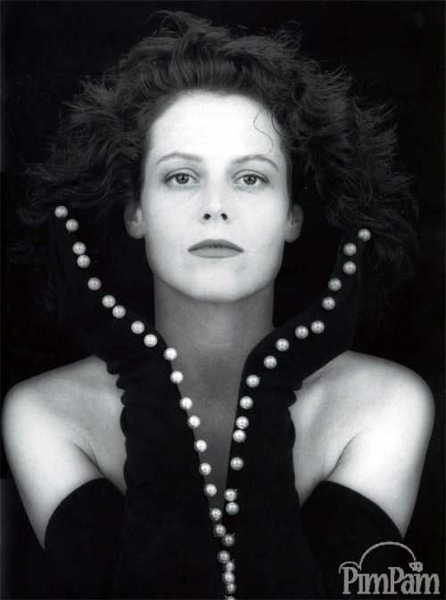 Его начали приглашать к сотрудничеству другие компании, инвестирующие в игроков, но в году он ушел из спортивной сферы желание заняться актерством в конце концов победило