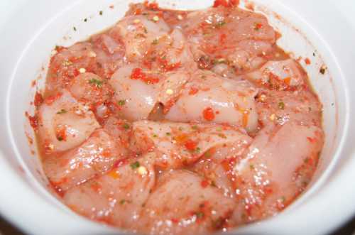 У скороварки есть кнопка, которая полностью расширяется под давлением