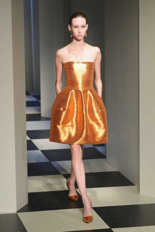 Тренд 2018 року: одяг з металевим відливом