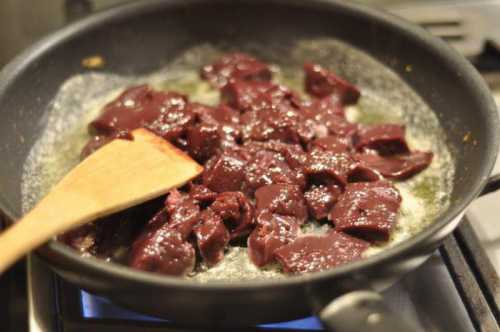 Покрошить его мелкими кусочками