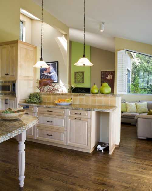 Зеленая кухня превосходно смотрится как с мебелью светлых, так и темных тонов