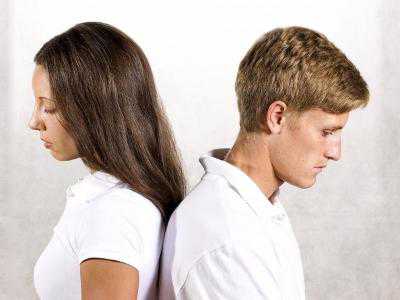 Или он не любит женщину настолько, чтобы связать с ней жизнь, говорит