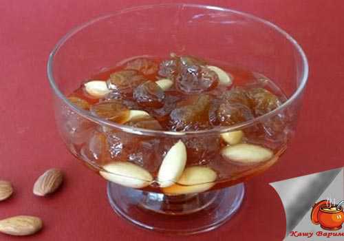 Считается что варить до густоты виноградное варенье не стоит сироп используют для выпечки или при варке компота