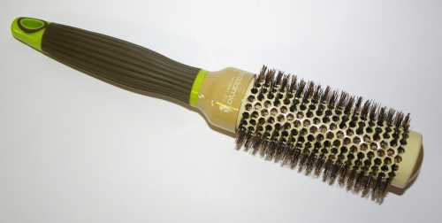 Очистить брашинг следует с обеих сторон, особенно там, где расческа