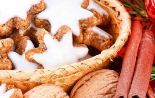 Выкладывайте пирожные на форму и продолжайте приготовление в духовке