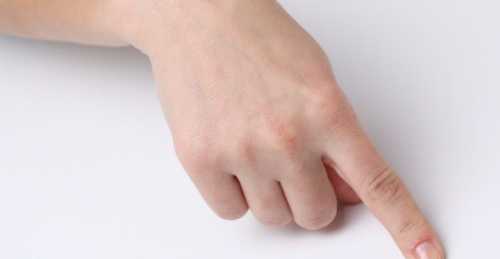 Но зачастую необходима помощь специалиста, и здесь приходится вызвать скорую помощь или самостоятельно обратиться в соответствующее заведение