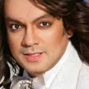 Критика пробуждает в нем чувство протеста, так как его самоуверенность непоколебима