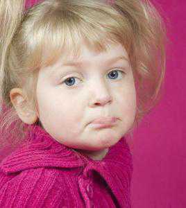 Звук р может произноситься некоторыми людьми некорректно изза неправильного прикуса, когда нижняя челюсть превалирует перед верхней