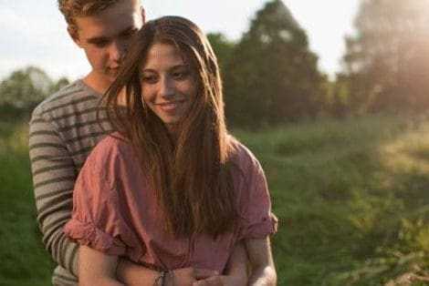 Если любовь ребенка не взаимна, вы видите, что он страдает, необходимо проводить разнообразные беседы по поднятию самооценки ребенка