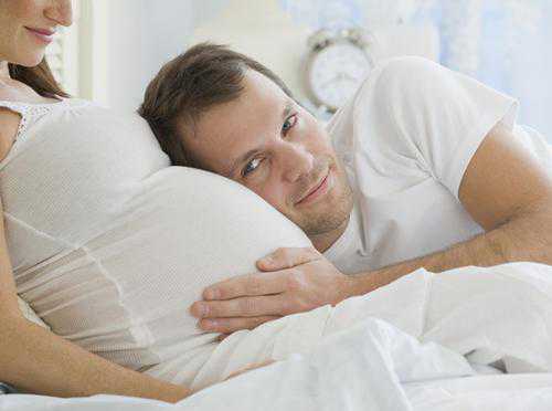 Распознать гипоксию иногда бывает сложно даже опытным врачам, поэтому при наличии других проблем, к примеру, редкого сердцебиения ребенка, при этом и икота у плода тоже имеется, необходимо срочно проконсультироваться со специалистом