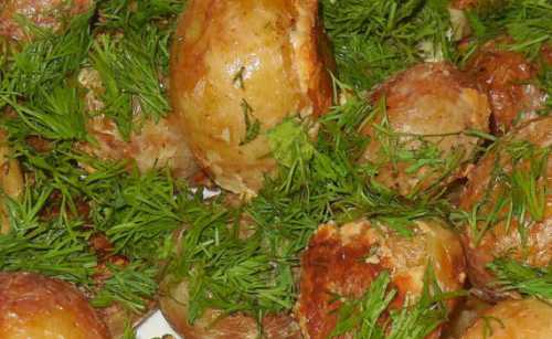 Важно, чтобы картошка была одинакового размера, тогда она сварится равномерно