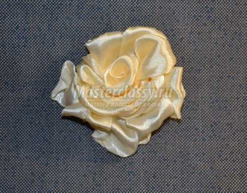 Вышивка лентами: абажур Три белые розы