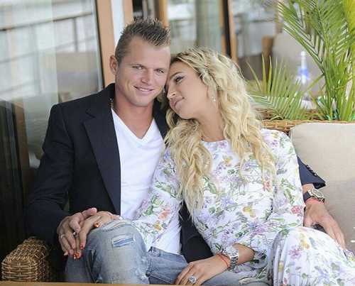 Так, Бузова уверяет, что веезаведении можно будет поесть вкусно иполезно, нонедорого