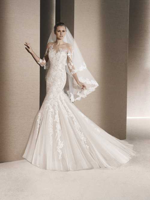 В интернете модные свадебные платья появляются практически сразу после появления, ведь свадебные платья известных брендов хотят показать все авторитетные женские издания