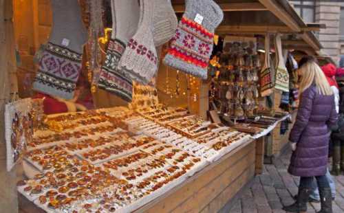 Я вот купила только камушки, и теперь они лежат у меня, никак руки не дойдут чтото с ними сделать