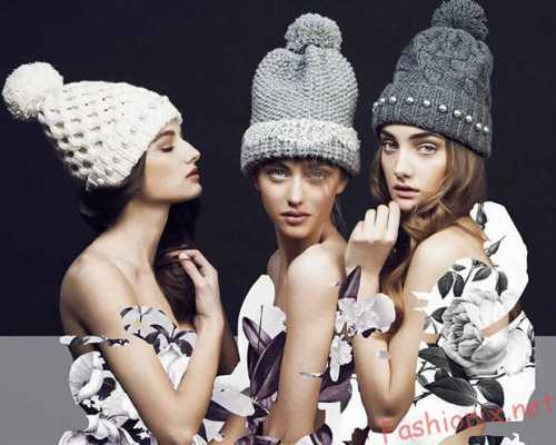 У увидите замшевую шапку с козырьком, который удачно впишется в любой стиль одежды