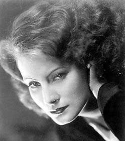 В этом же году актриса закончила свою актерскую карьеру, снявшись в фильмах, и стала вести затворниче ский образ жизни