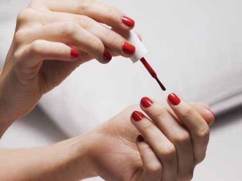 Ее главное отличие заключается в том, что она имеет повышенные эластичные свойства, благодаря которым предотвращается растрески вание и отслаивание лака