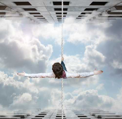 Может возникнуть диарея, дыхание учащается, пульс усиливается или замедляется, человек начинает сильно потеть, появляется боль в сердце и тремор конечностей, зрачки расширяются