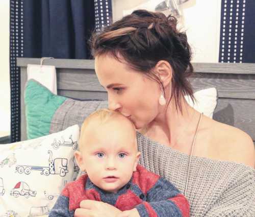 Ева случайно продемонстрировала спецбелье на вечеринке в одном из ресторанов в