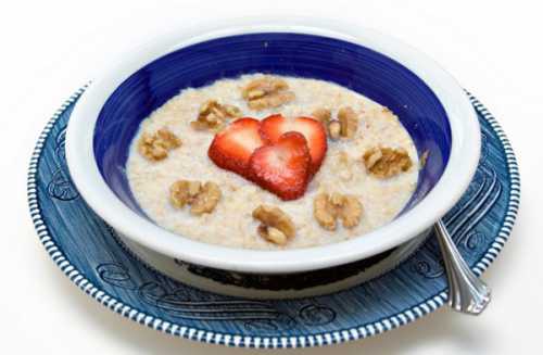 Что касается соотношения манки и жидкости, то пропорции у разных хозяек свои, а приходят они к ним на основании личного опыта