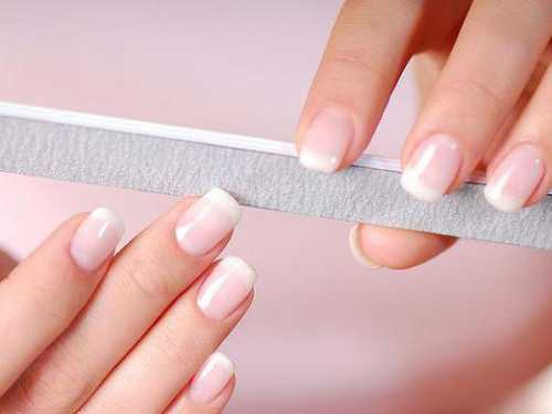 Сломанный ноготь приносит немало неприятных эмоций