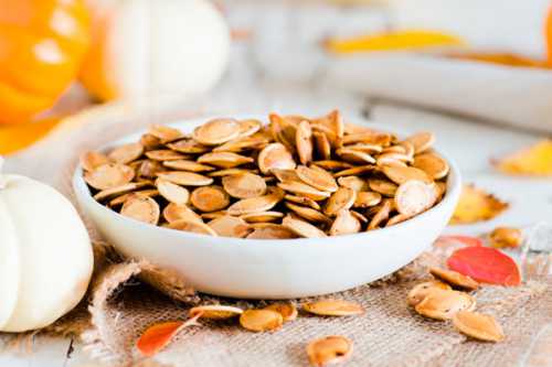 Некоторые гурманы любят тыквенные семечки с различными добавками