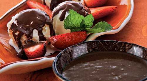 Соус протереть через ситечко, чтобы удалить косточки