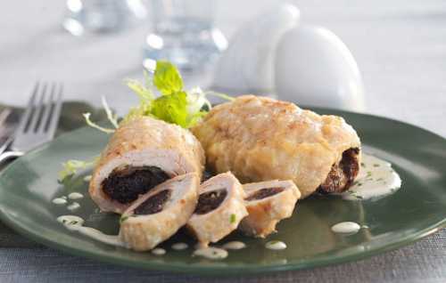 Заключительным этапом является формирование и лепка вареников