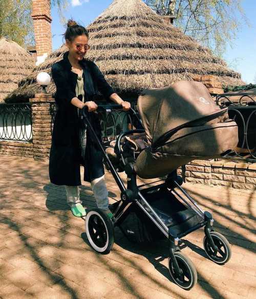 Чумаков и Ковальчук окрестили полугодовалую дочь