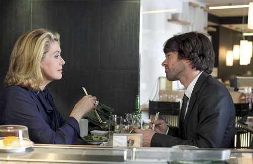 Француженка понимает как только ее избранник почувствует, что завоевал ее, необходимо будет принять все меры, чтобы восстановить свою таинственность и независимость