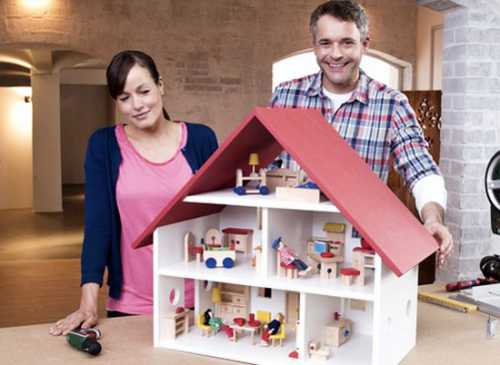 Реклама , Обклеиваем стены изнутри обоями и цветной бумагой