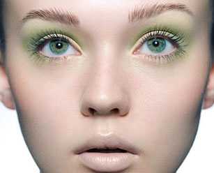 Для возрастной кожи масло из семечек льна станет настоящей панацеей, ведь по биологической ценности оно занимает одно из первых мест