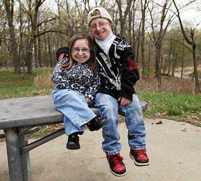 Зависть к его успехам может быть у тех, кто конкурирует с ним за это место, но те, кто пользуются плодами его труда будут относиться к нему хорошо