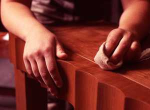 Считается, что обивка после молочных ванн станет более мягкой и поновому засияет