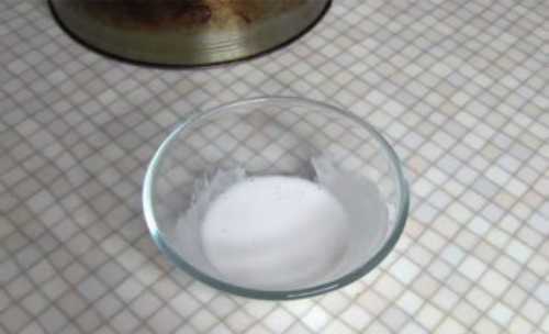 Укрепляя растения, янтарная кислота способствует увеличению количества хлорофилла, соответственно, ускоряет рост, стимулирует цвето и плодо образование, а значит, и улучшает показатели урожайности