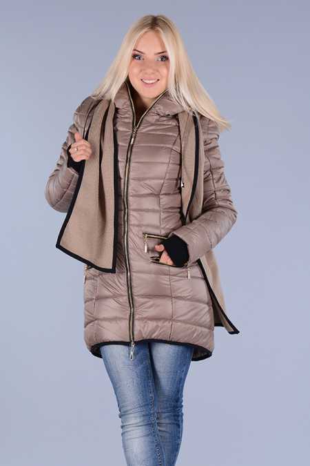 Когда на улице холодно, но дождь еще не испортил настроение, советуем надеть модные куртки косухи, которые наряду с бомберами, свитшотами и толстовками выглядят весьма стильно, и даже эффектно, ведь выполнены из кожи черного, бордового, коричневого, рыжего цвета, и сочетать их можно как с джинсами, так и, к примеру, с женственными юбками в пол