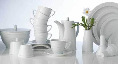 Большие кожаные коврики сделаны из шести кусков овечьей шкуры, сшитых вместе, и имеют подкладку из холста