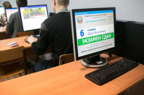 Шоссейник стоит от рублей