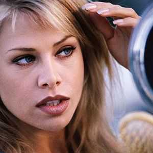 Но при этом важно помнить, что на темных волосах сложно достичь цвета, указанного на упаковке, особенно если вы брюнетка, мечтающая стать платиновой блондинкой