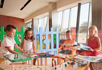 А потом его опять ведут в сад, где надо подстраиваться под коллектив, под правила поведения, где воспитательница не мчится стремглав выполнять все его прихоти