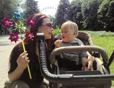 Девушка даже на отдыхе не забывает про занятия спортом