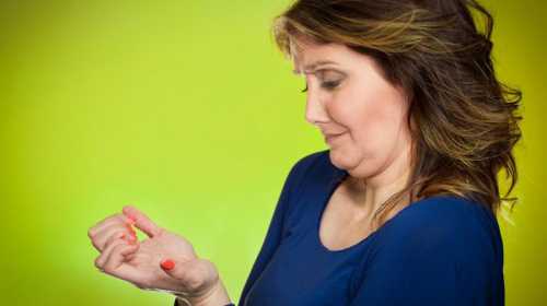 Галлюцинации могут проявляться в видении нереальных существ или объектов, которые то появляются в поле зрения больного, то исчезают бесследно