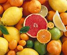 В первом случае мало витамина в продуктах питания, во втором витамин плохо усваивается