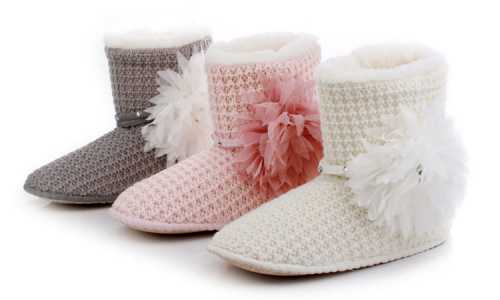 После этого обувь стоит отправить сушиться на ровную поверхность в комнате