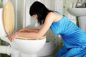 Улучшить самочувствие помогают прогулки на свежем воздухе, правильное питание, прием витаминно минеральных комплексов