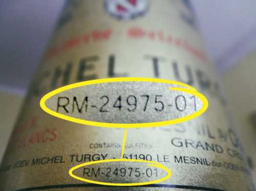 За время брожения объем жидкости в бочках уменьшается, но неполные бочки никогда не доливают свободное пространство нужно для лучшего окисления вина, за счет чего оно обретает чудесный запах меда и хлебной корочки